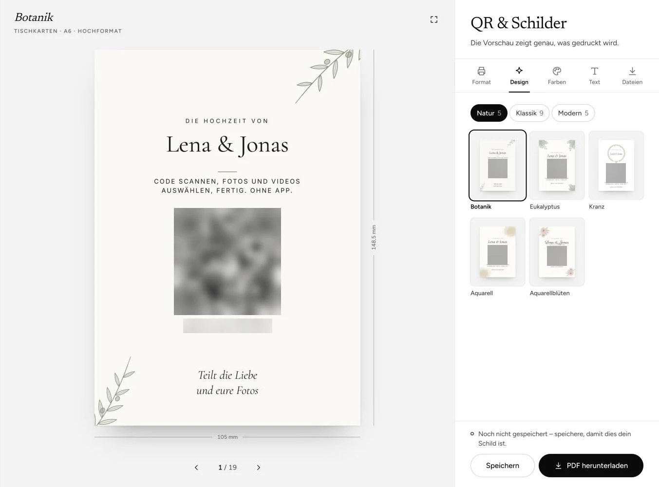 Der Reiter QR & Schilder im AlbumQR-Dashboard: Vorschau einer Tischkarte in A6 mit dem Text aus diesem Artikel, rechts die Designauswahl